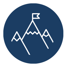 Icon für Resilienztraining: 3 stilisierte Berggipfel, auf dem höchsten ist eine Flagge